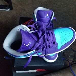 Jordan 1 Mid 'Hornet'